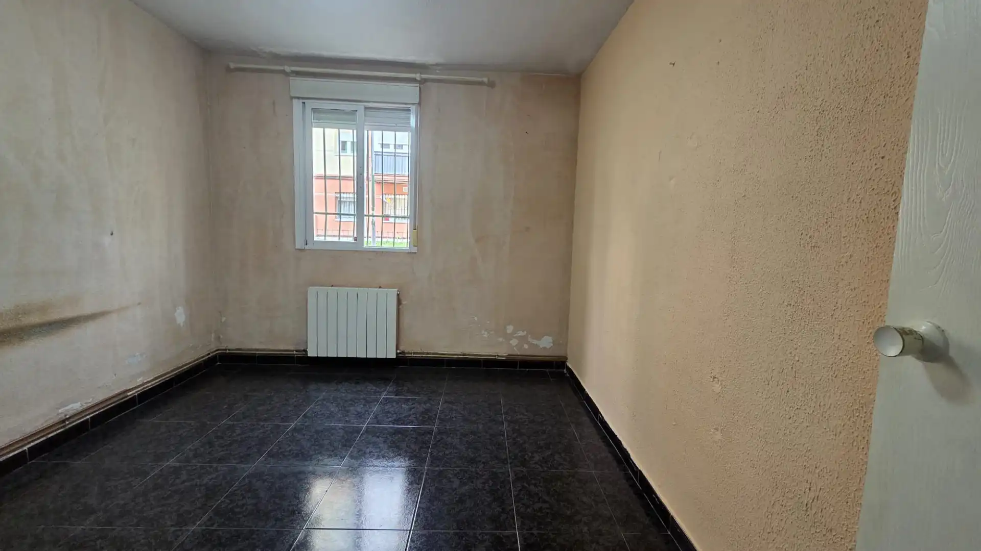 Habitación de Piso en venta en Parla con Calefacción, Internet y Alarma