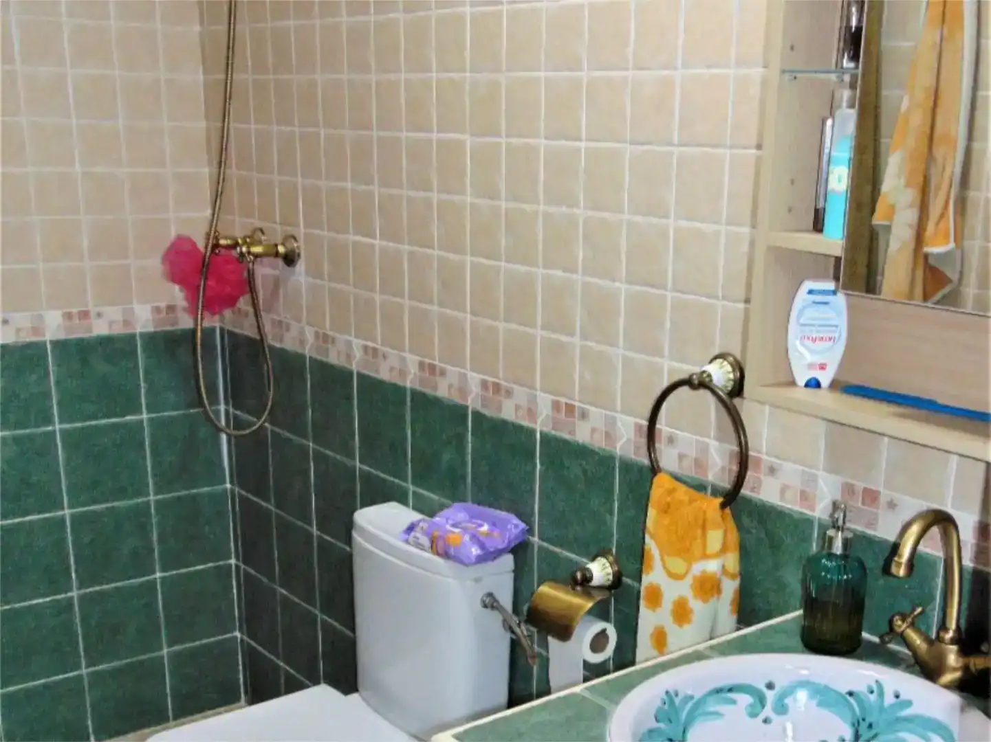 Baño de Piso en venta en Carataunas con Piscina y Amueblado
