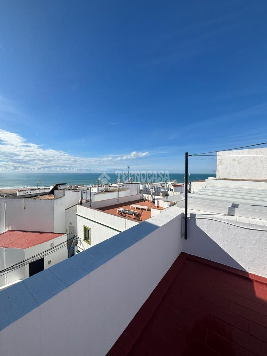 Vista exterior de Pis en venda en Conil de la Frontera amb Terrassa i Balcó