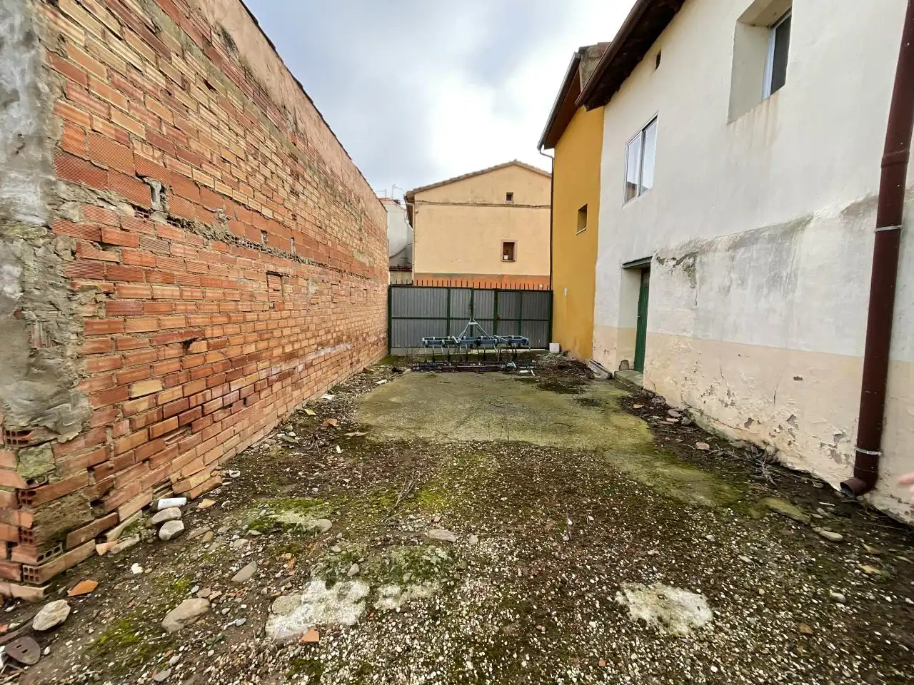 Houses for sale in Cirueña  with Heating, Private garden and Furnished