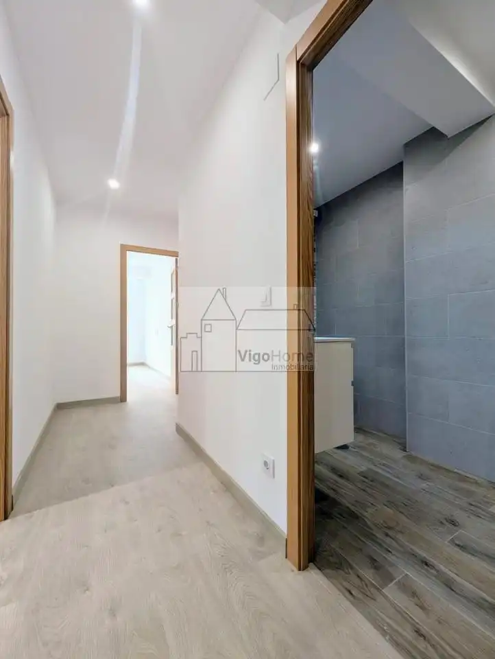 Piso de alquiler en Vigo  con Calefacción, Terraza y Amueblado