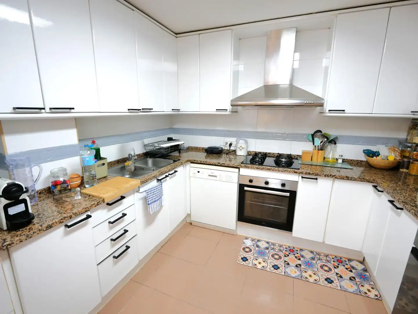 Küche von Wohnung zum Verkauf in Barcelona mit Parkett