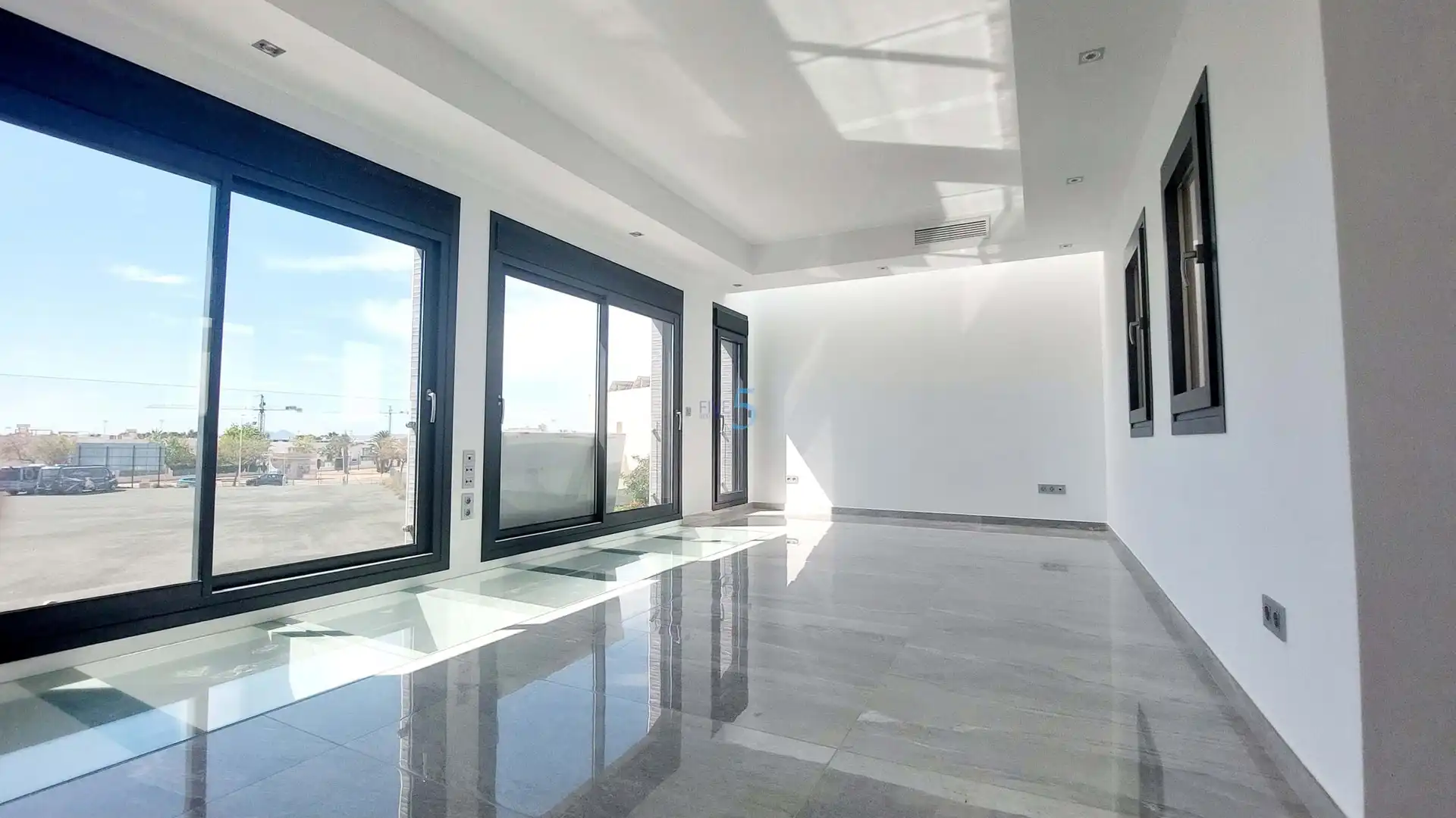 Sala d'estar de Casa o xalet en venda en San Pedro del Pinatar amb Aire condicionat, Terrassa i Piscina