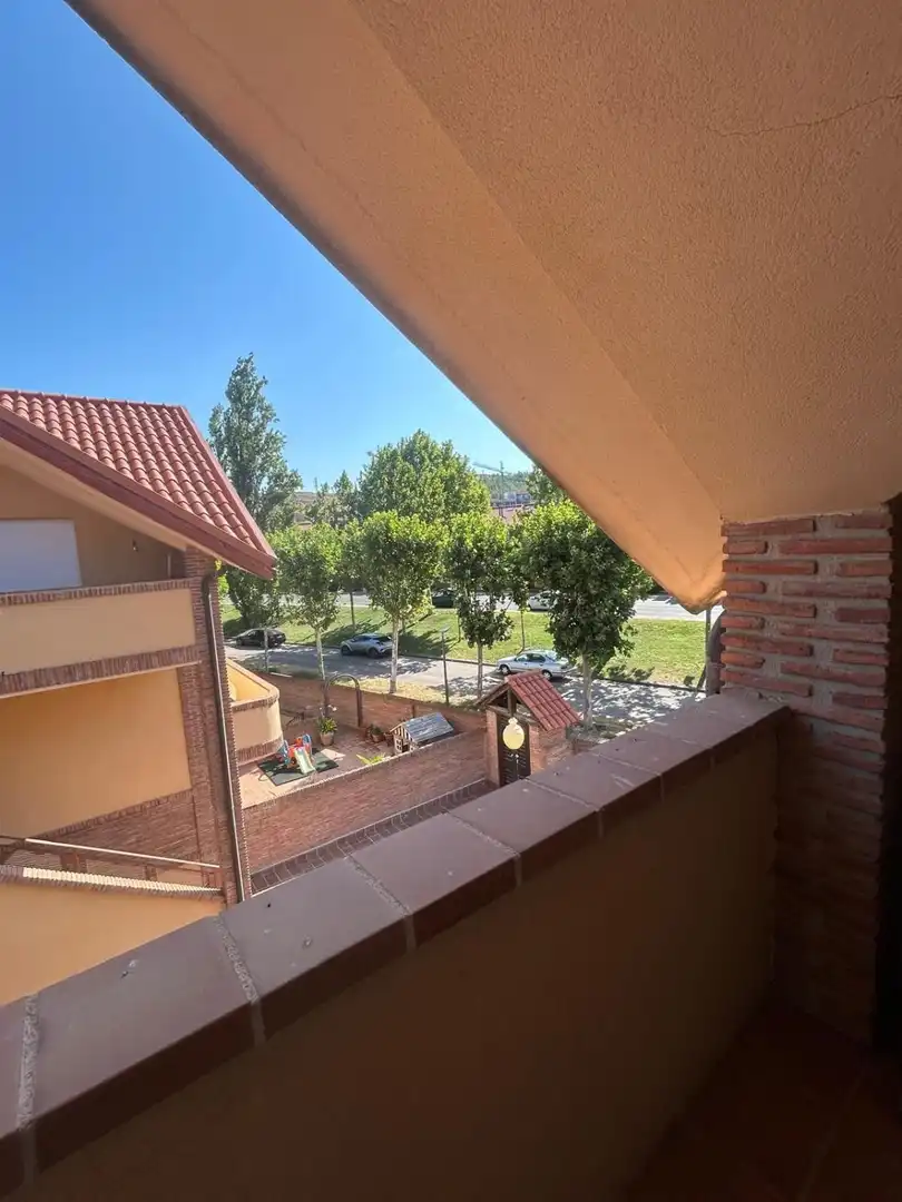 Vista exterior de Dúplex en venda en Villamediana de Iregua amb Calefacció, Parquet i Terrassa