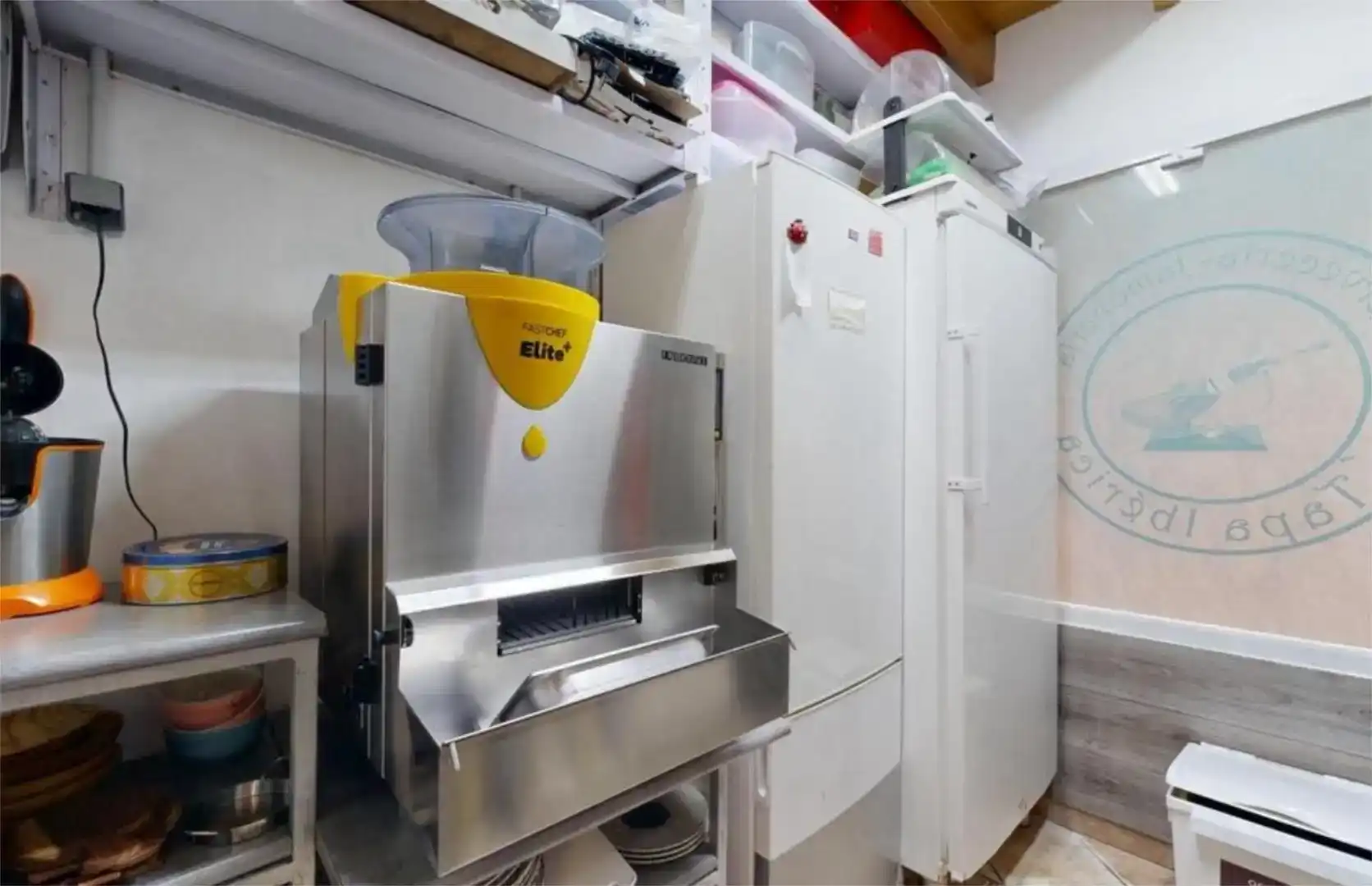 Kitchen of Commercial properties for rent in Oliva  with Air Conditioner