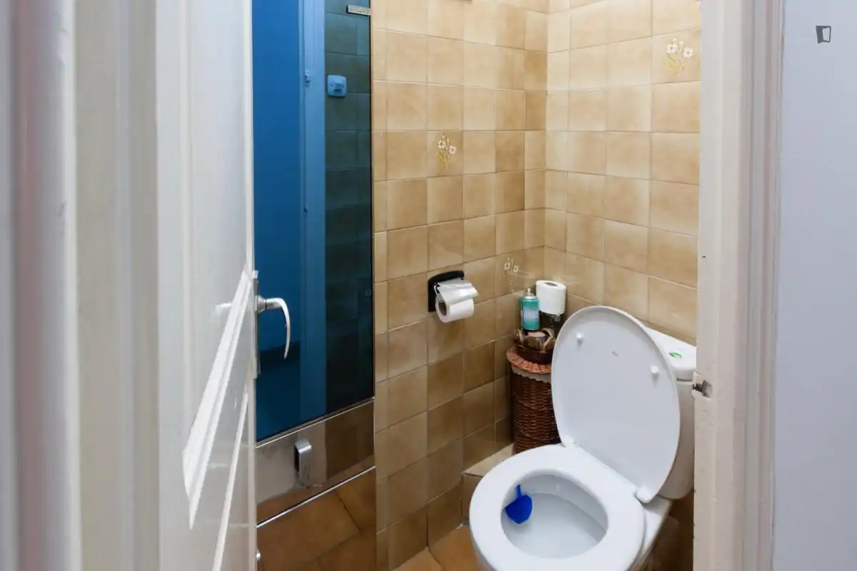 Baño de Apartamento para compartir en Barcelona con Amueblado, Horno y Lavadora