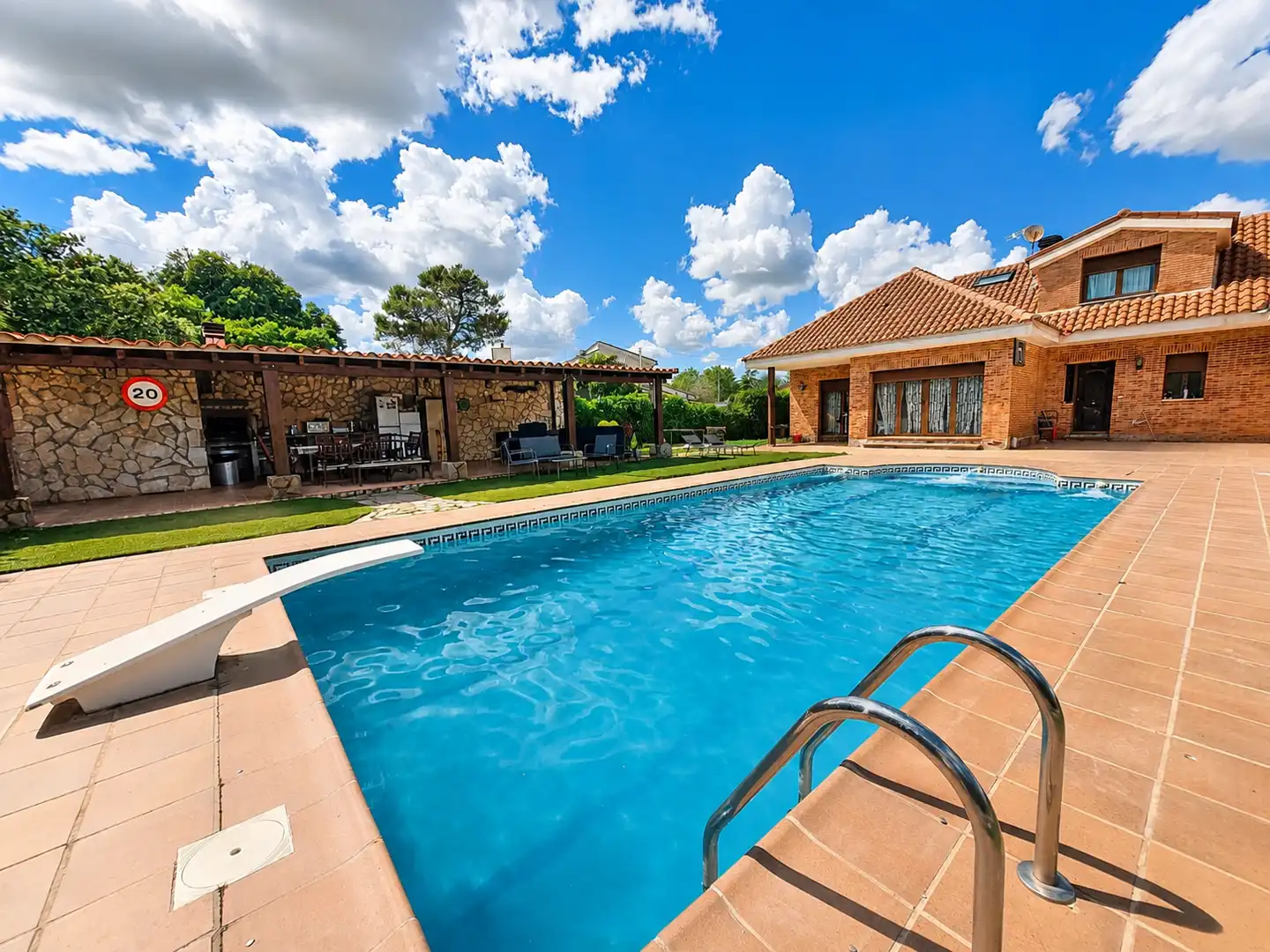 Piscina de Casa o chalet en venta en Nuevo Baztán con Calefacción, Jardín privado y Trastero