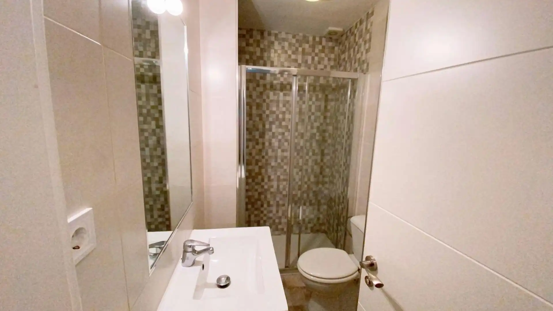 Baño de Piso de alquiler en Madrid con Calefacción, Amueblado y Lavadora