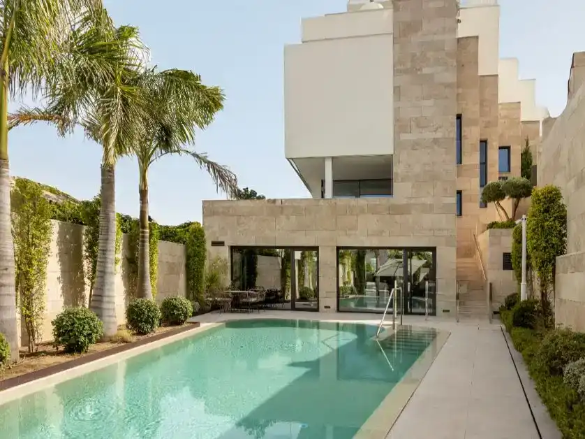 Piscina de Apartament en venda en Benahavís amb Aire condicionat, Piscina i Balcó