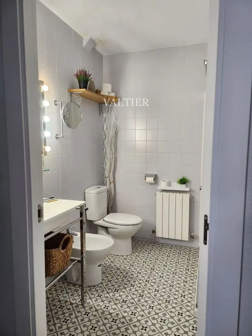 Baño de Piso de alquiler en Madrid con Aire acondicionado, Terraza y Amueblado