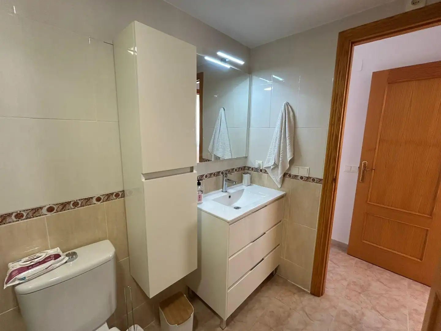 Badezimmer von Einfamilien-Reihenhaus zum Verkauf in Cullera mit Klimaanlage, Terrasse und Möbliert
