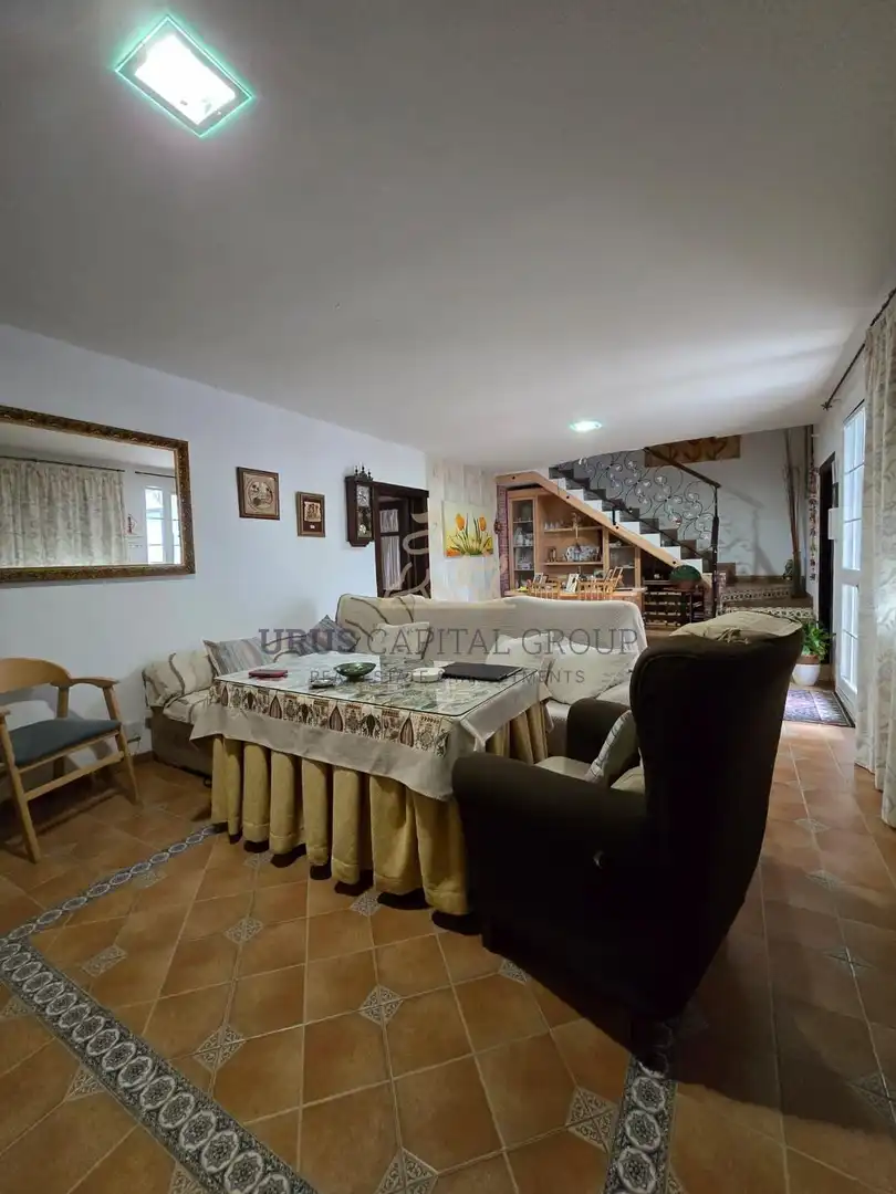 Sala de estar de Casa adosada en venta en La Victoria con Aire acondicionado, Calefacción y Jardín privado