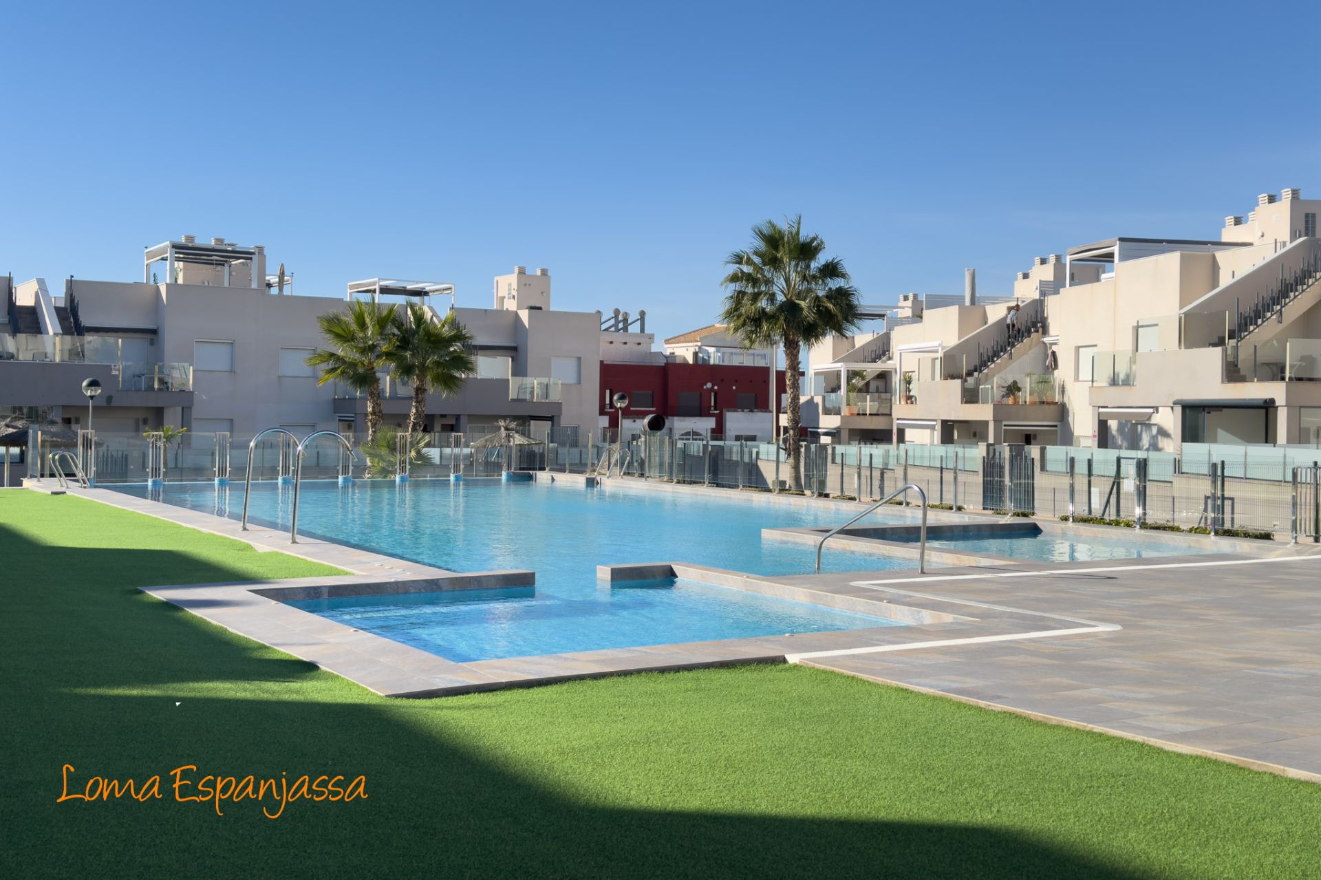 Piscina de Casa o xalet en venda en Torrevieja amb Aire condicionat, Jardí privat i Moblat