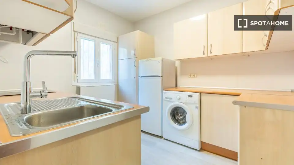 Cocina de Piso para compartir en Madrid con Aire acondicionado, Calefacción y Terraza