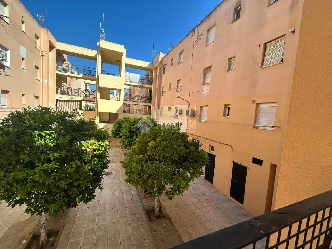 Vista exterior de Piso en venta en Arahal con Aire acondicionado, Calefacción y Terraza
