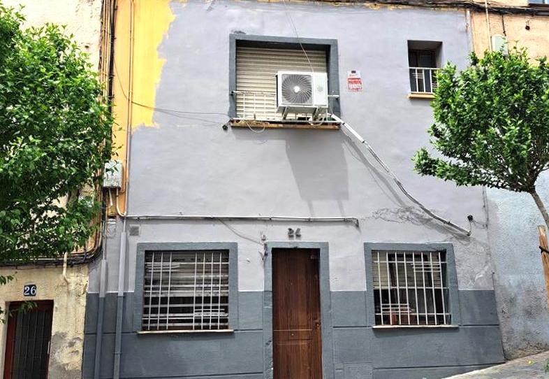 Foto 1 de Casa adosada en venda a Llefià, Barcelona