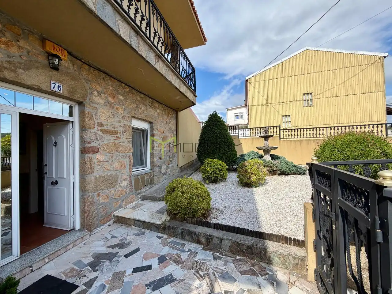 Vista exterior de Casa o xalet en venda en Teo amb Calefacció, Jardí privat i Terrassa