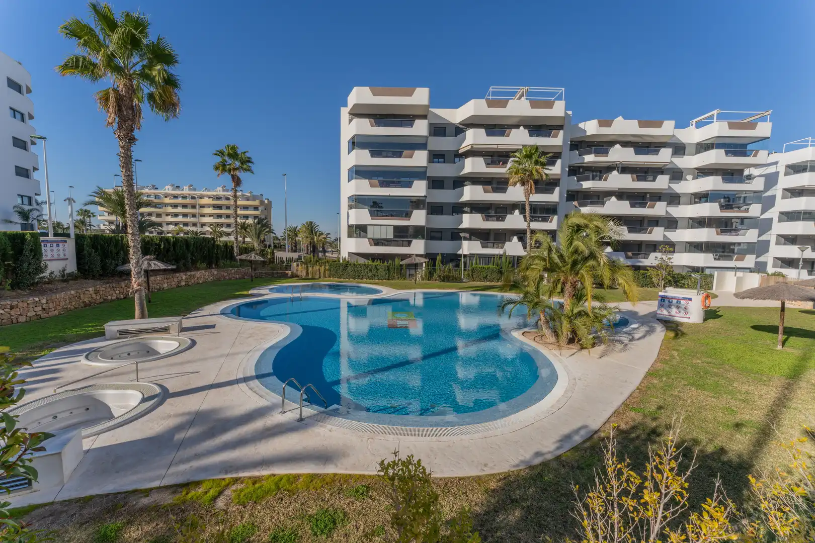 Piscina de Apartamento en venta en Elche / Elx con Calefacción, Terraza y Piscina