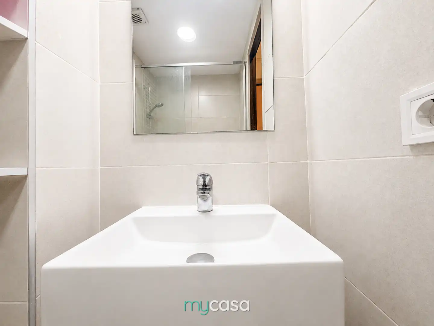 Badezimmer von Wohnung zum Verkauf in Barcelona mit Klimaanlage, Heizung und Parkett