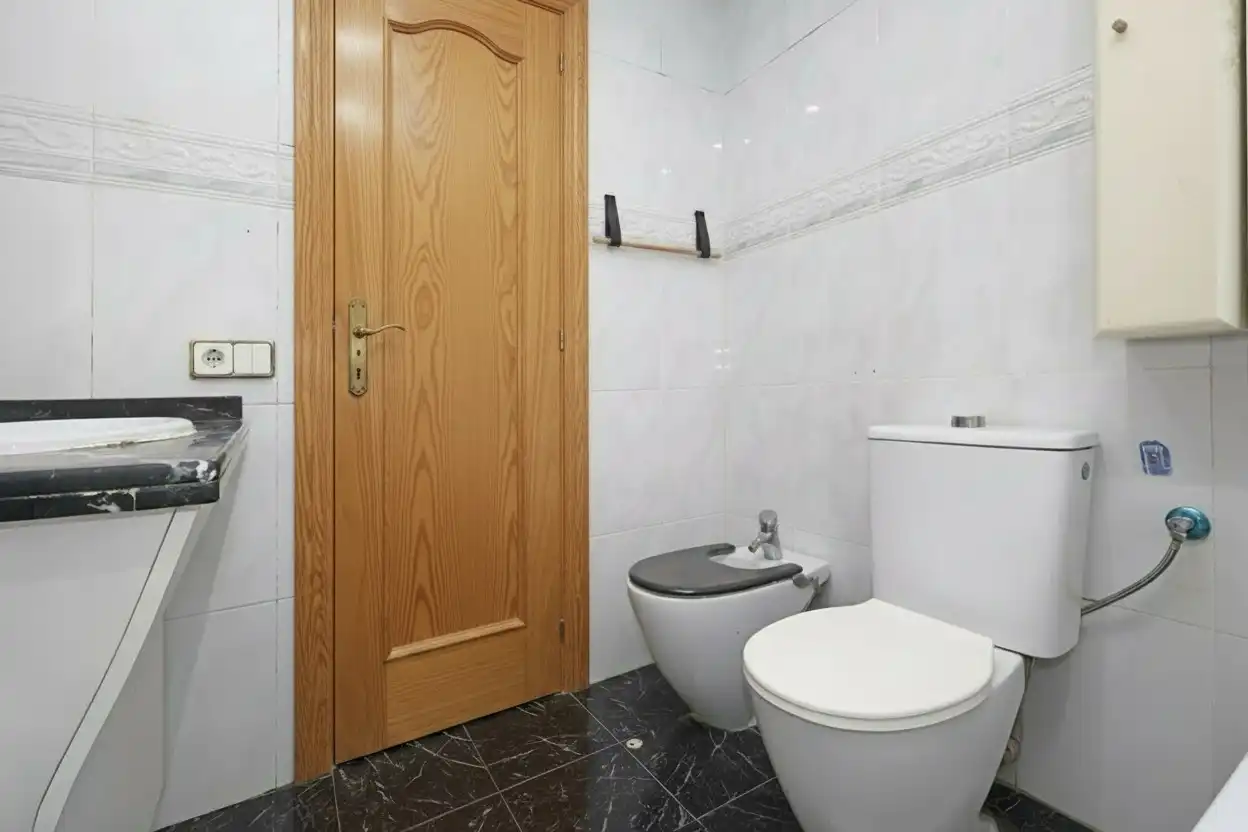 Bathroom of Flat for sale in Barcelona  with Furnished and Balcony