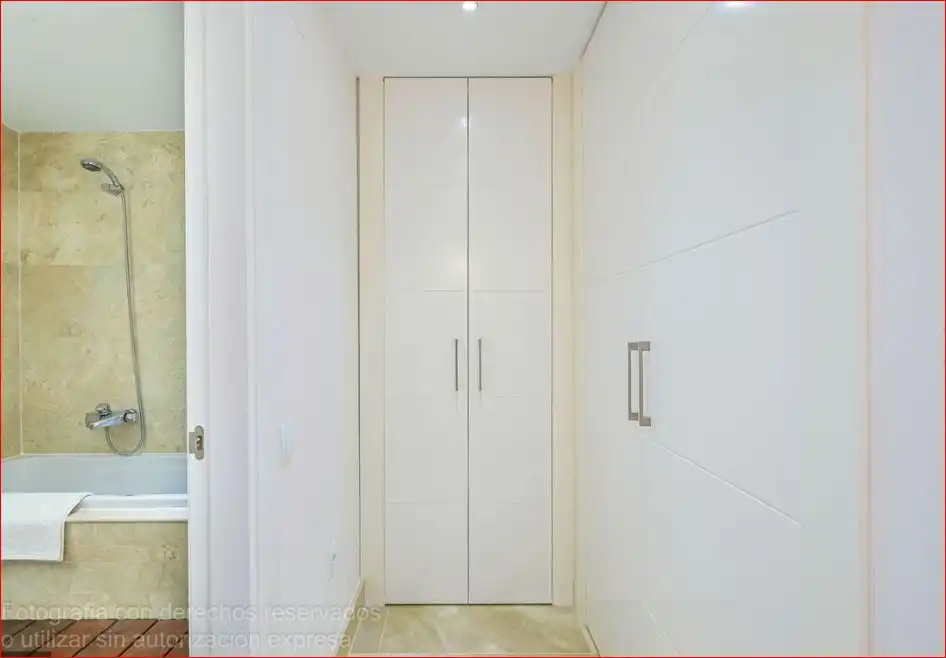 Schlafzimmer von Wohnung zum Verkauf in Manilva mit Klimaanlage, Heizung und Privatgarten
