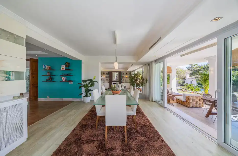 Menjador de Casa o xalet de lloguer en Marbella amb Aire condicionat, Jardí privat i Terrassa