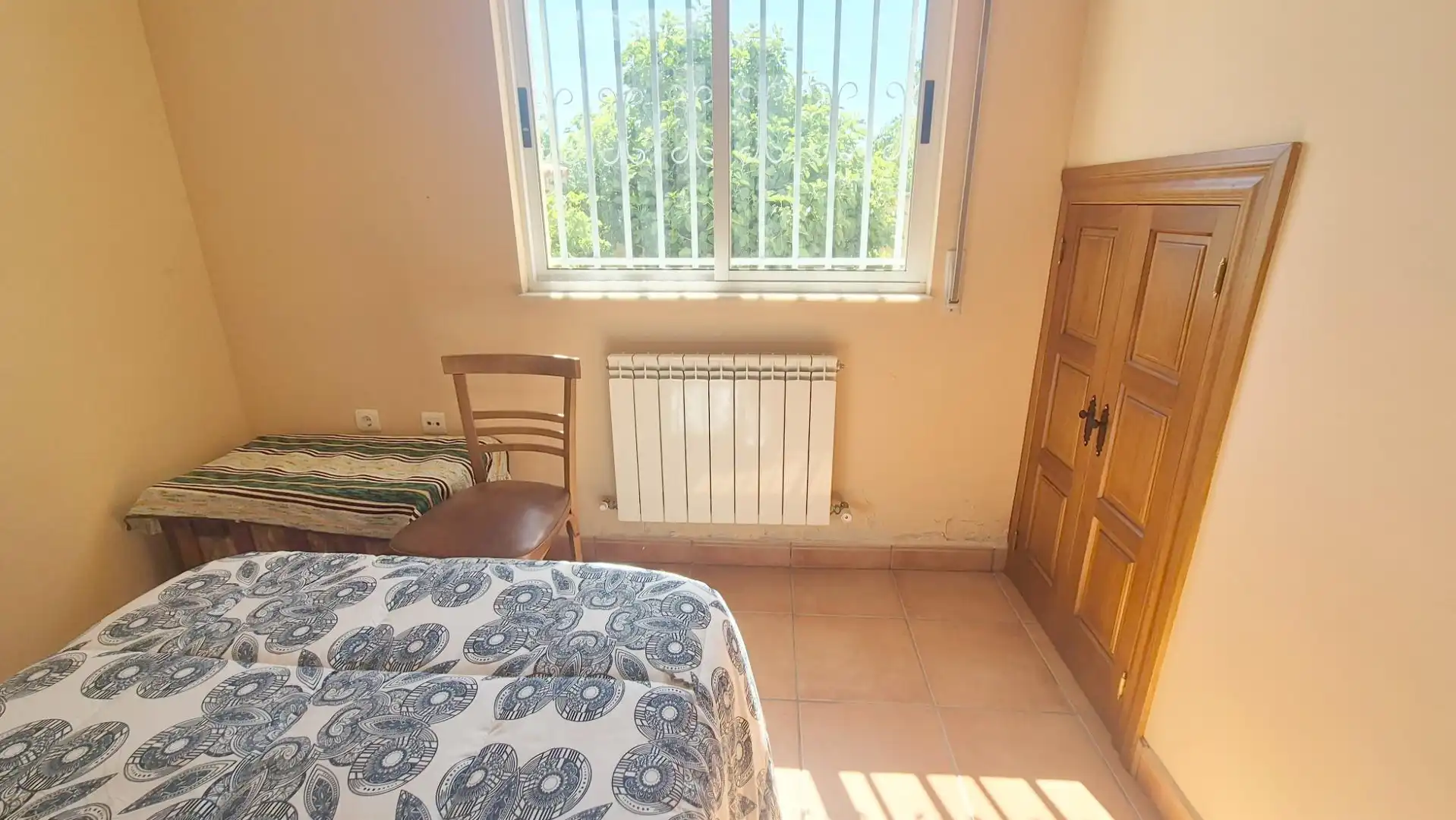 Bedroom of Houses for sale in Calvarrasa de Abajo  with Heating, Storage room and Furnished