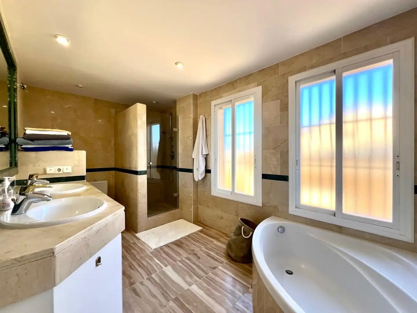 Bathroom of Attic for sale in Marbella  with Air Conditioner, Heating and Terrace