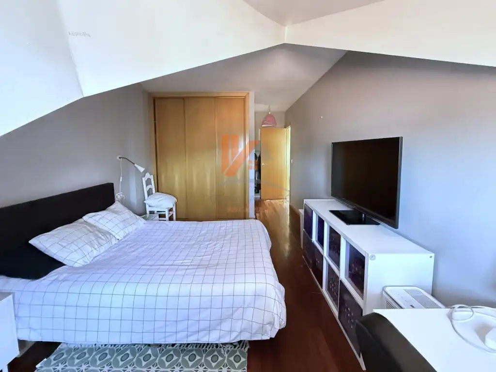 Schlafzimmer von Maisonette zum Verkauf in Ames mit Möbliert
