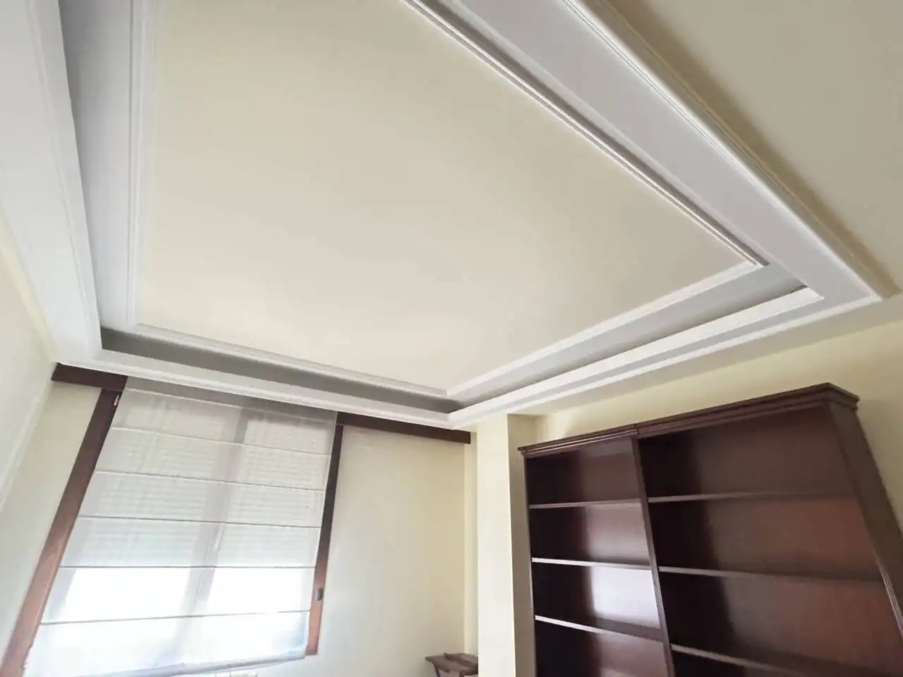 Dormitori de Apartament en venda en Oviedo  amb Calefacció, Parquet i Moblat