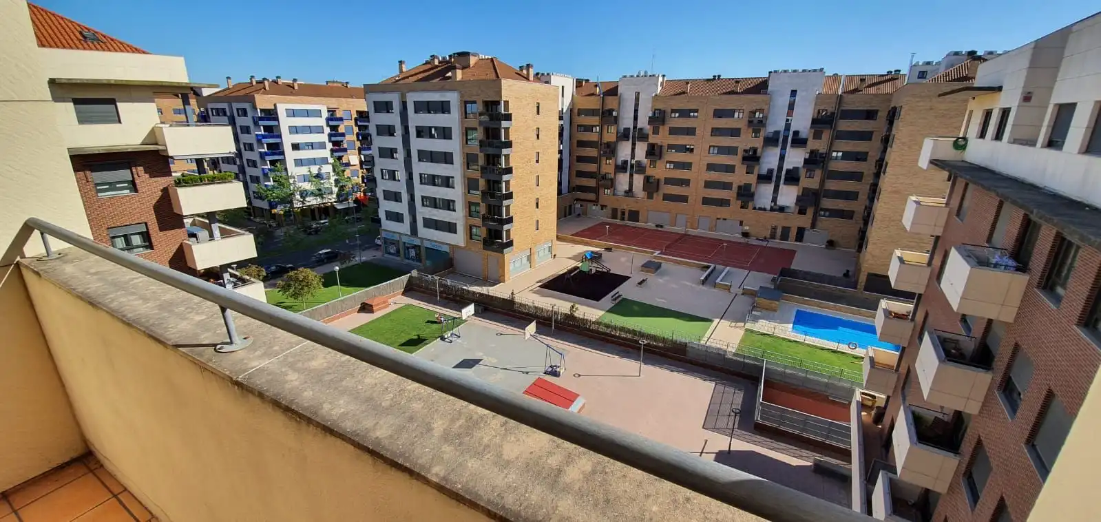 Exterior view of Attic for rent in  Logroño  with Air Conditioner, Heating and Parquet flooring