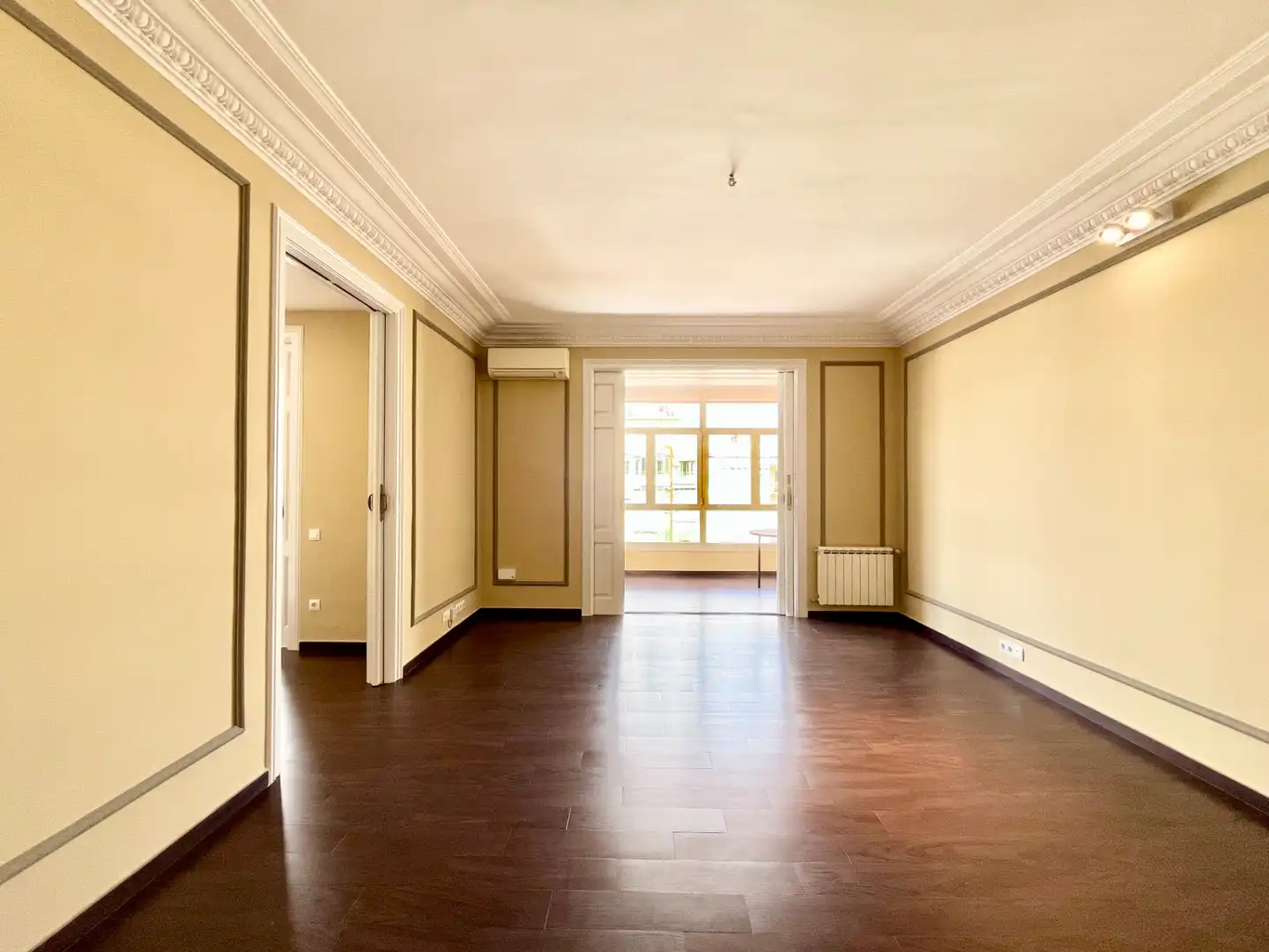 Flat with lift to rent in Carrer del Rosselló 229
