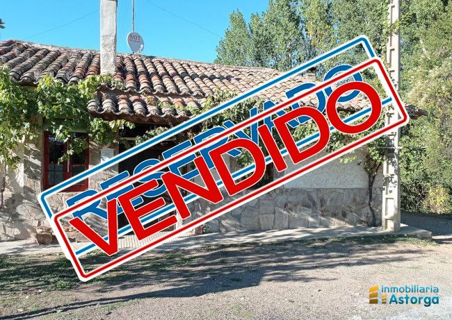 Vista exterior de Casa o xalet en venda en Villaobispo de Otero amb Calefacció i Jardí privat