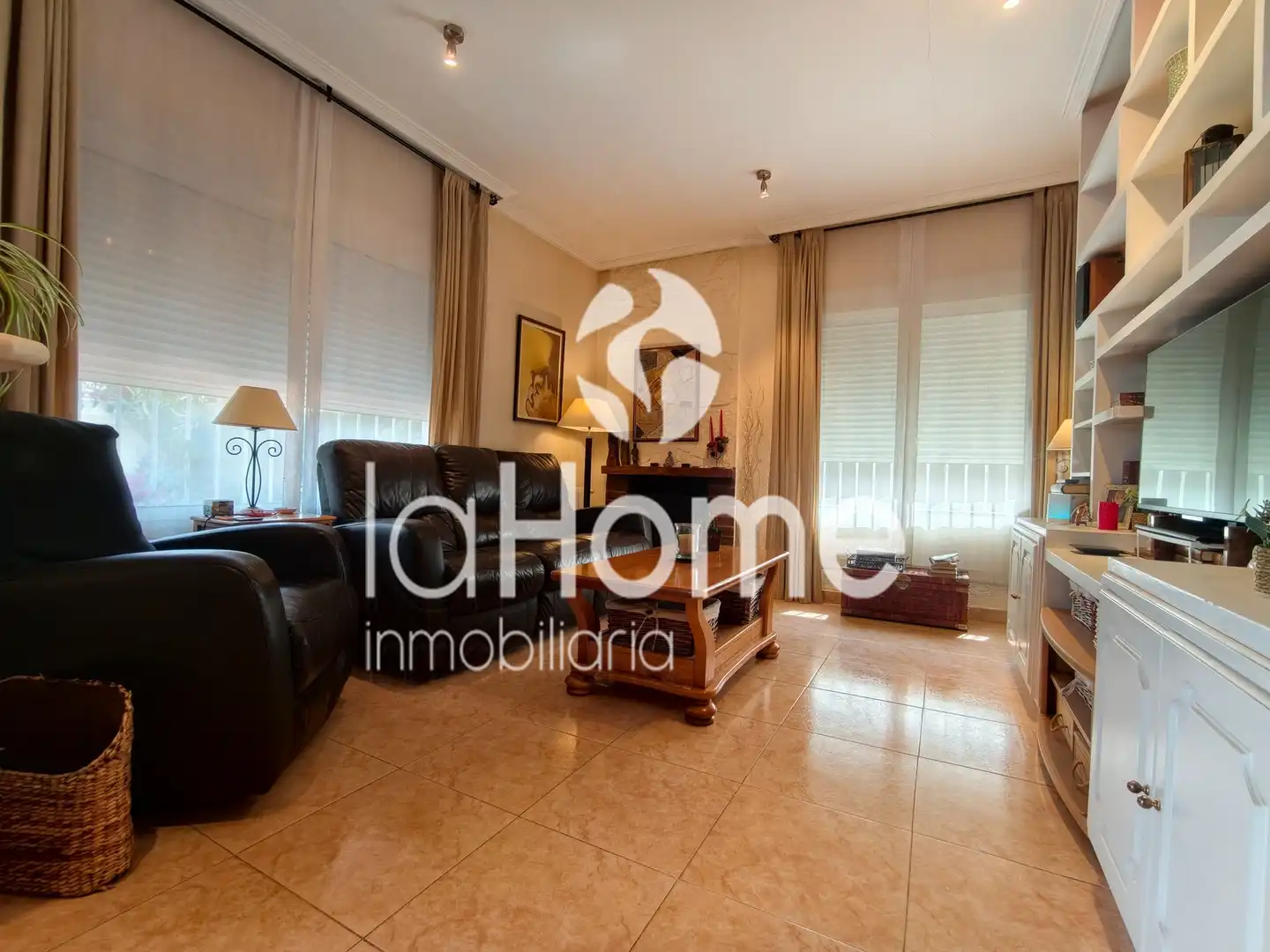 Sala de estar de Casa o chalet en venta en L'Eliana con Aire acondicionado, Calefacción y Jardín privado