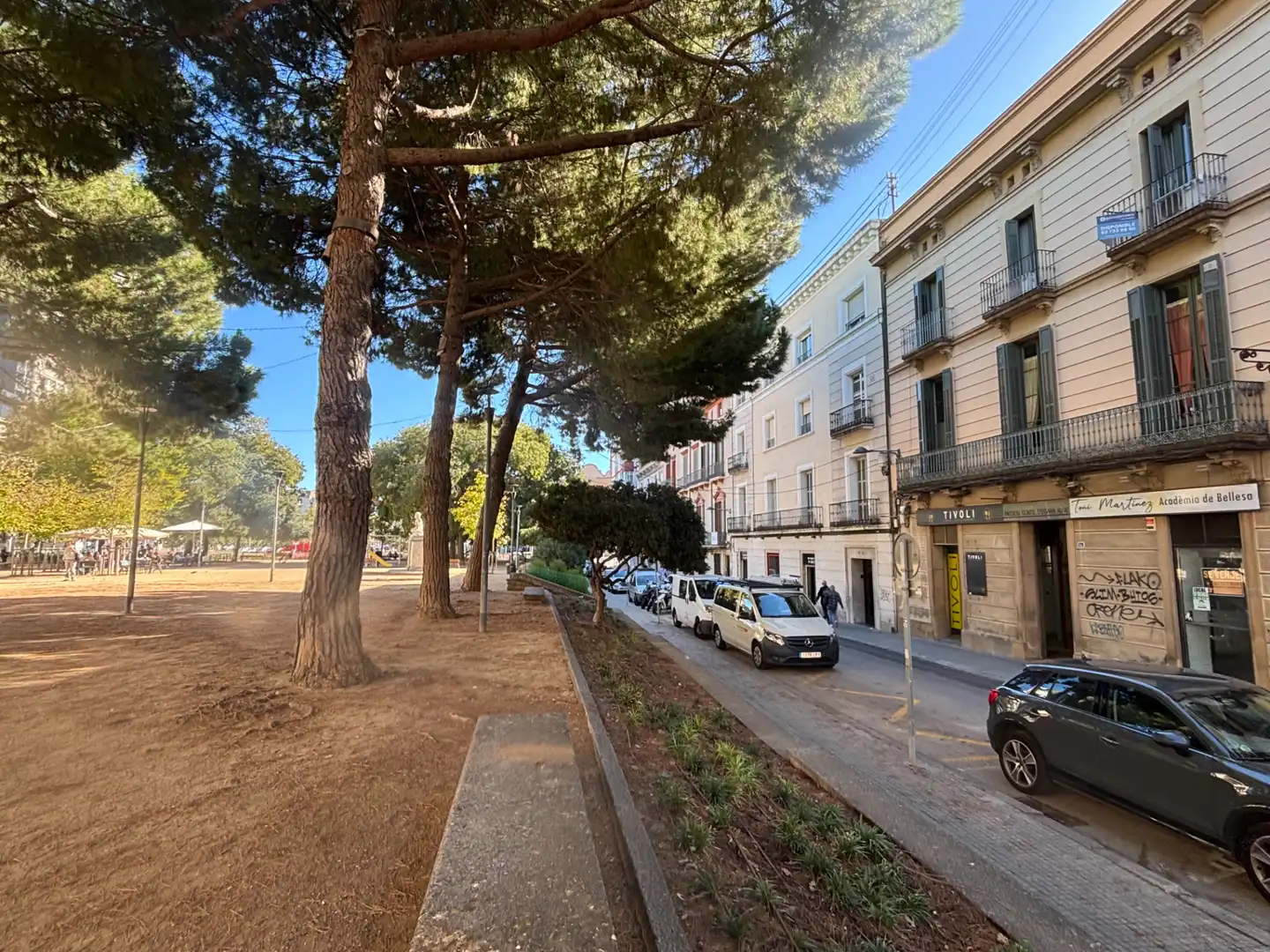 Außenansicht von Erdgeschoss zum Verkauf in Terrassa mit Klimaanlage, Heizung und Privatgarten