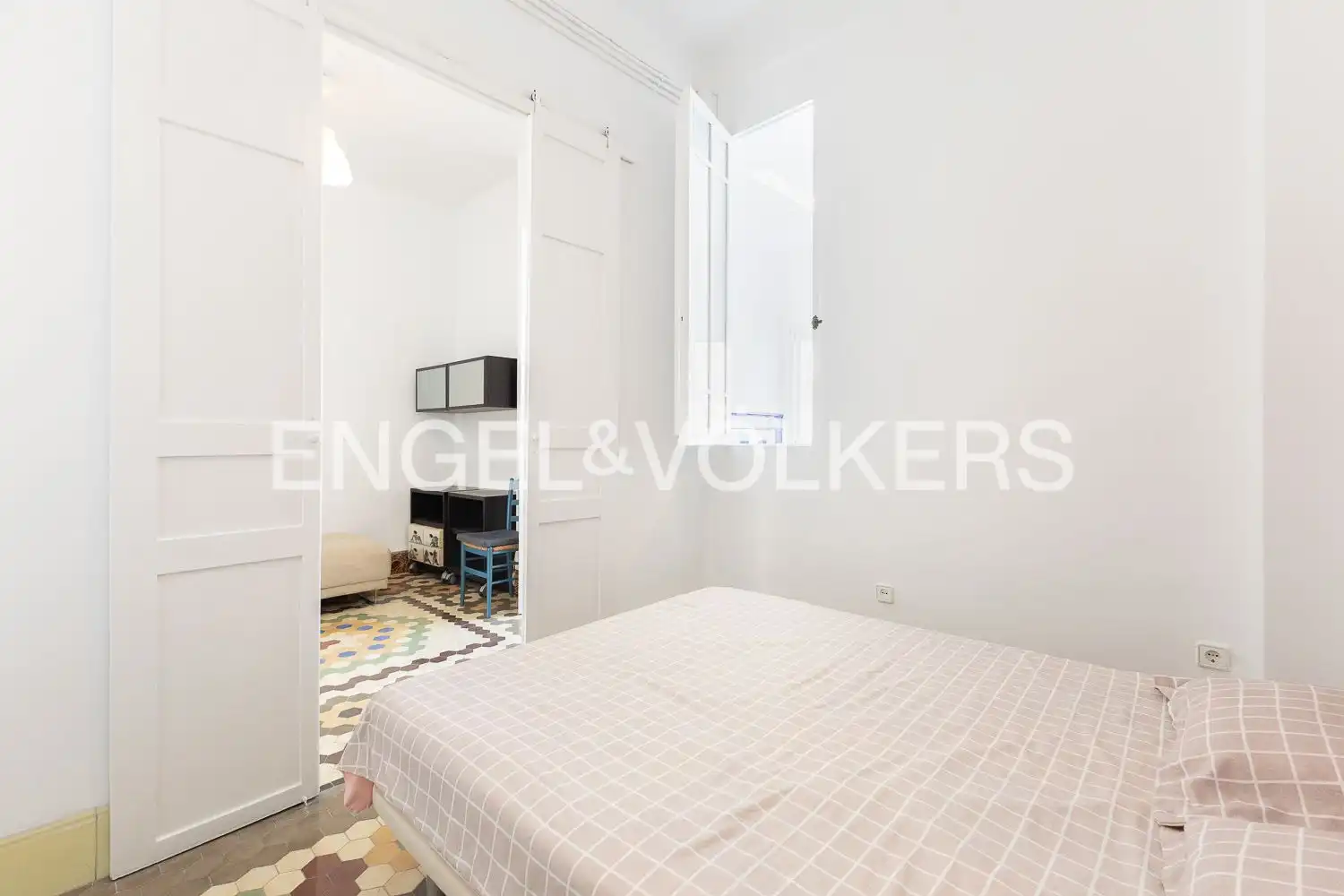 Bedroom of Flat for rent in Valencia  with Air Conditioner, Heating and Balcony