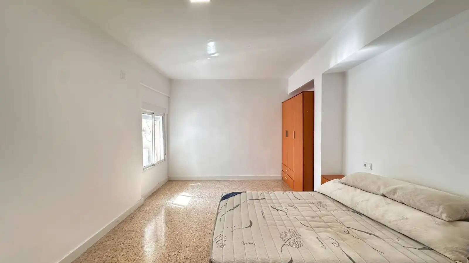 Dormitori de Pis en venda en L'Alcúdia amb Balcó