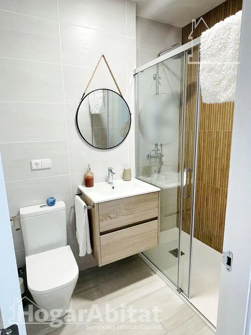 Bathroom of Flat for sale in Valencia  with Heating and Terrace