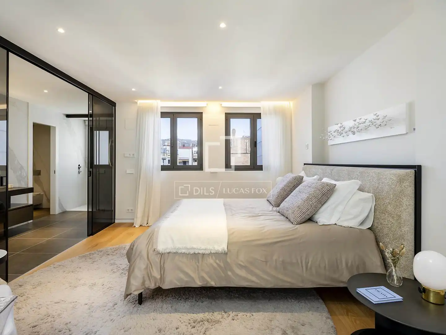 Schlafzimmer von Wohnung zum Verkauf in Barcelona mit Klimaanlage, Terrasse und Schwimmbad