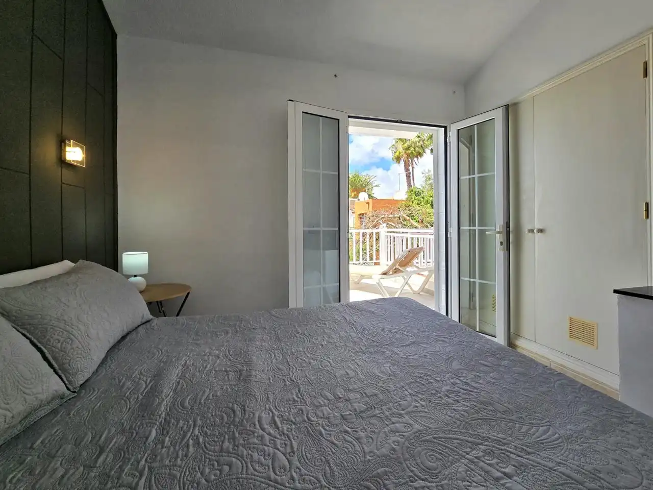 Habitación de Dúplex de alquiler en San Bartolomé de Tirajana con Terraza, Amueblado y Piscina comunitaria