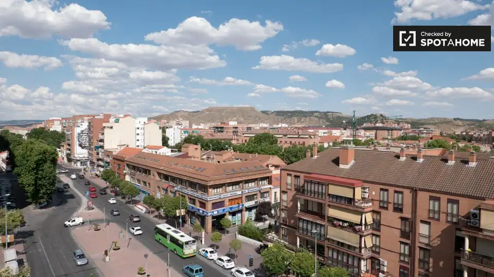 Exterior view of Flat for rent in Alcalá de Henares  with Air Conditioner, Heating and Furnished