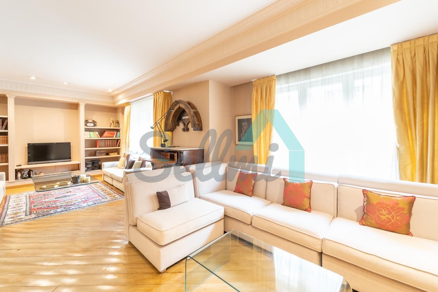 Sala d'estar de Pis en venda en Oviedo  amb Calefacció i Parquet