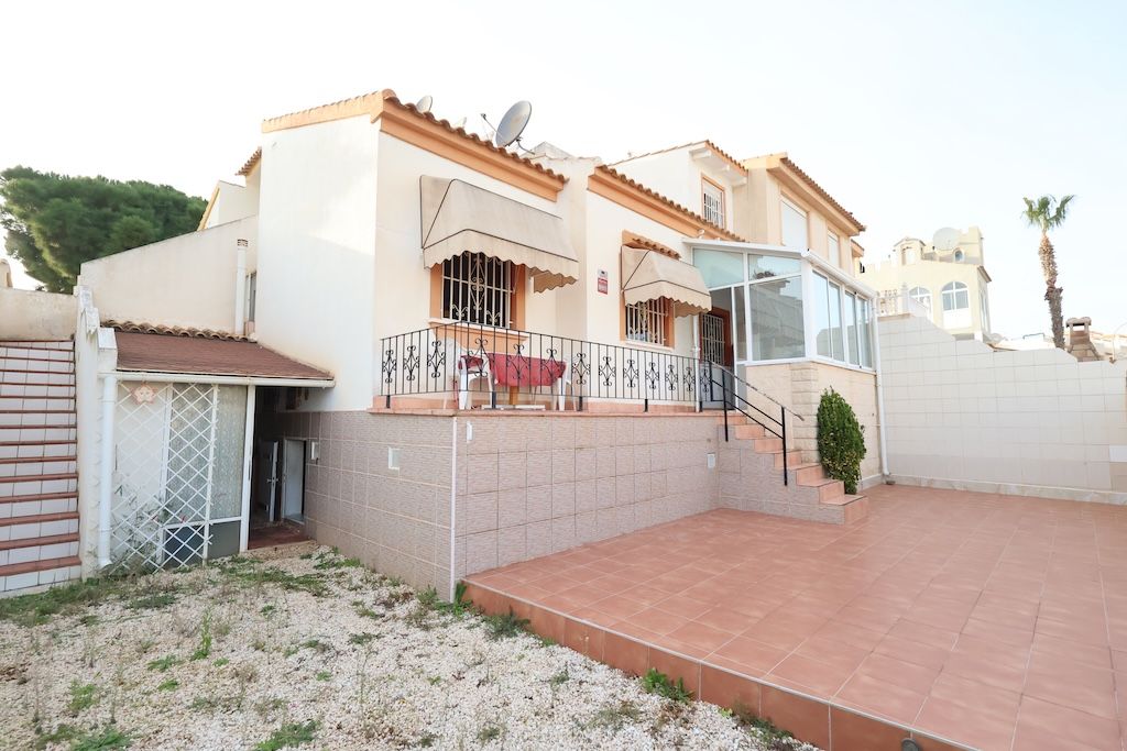 Exterior view of House or chalet for sale in Orihuela  with Terrace, Storage room and Furnished