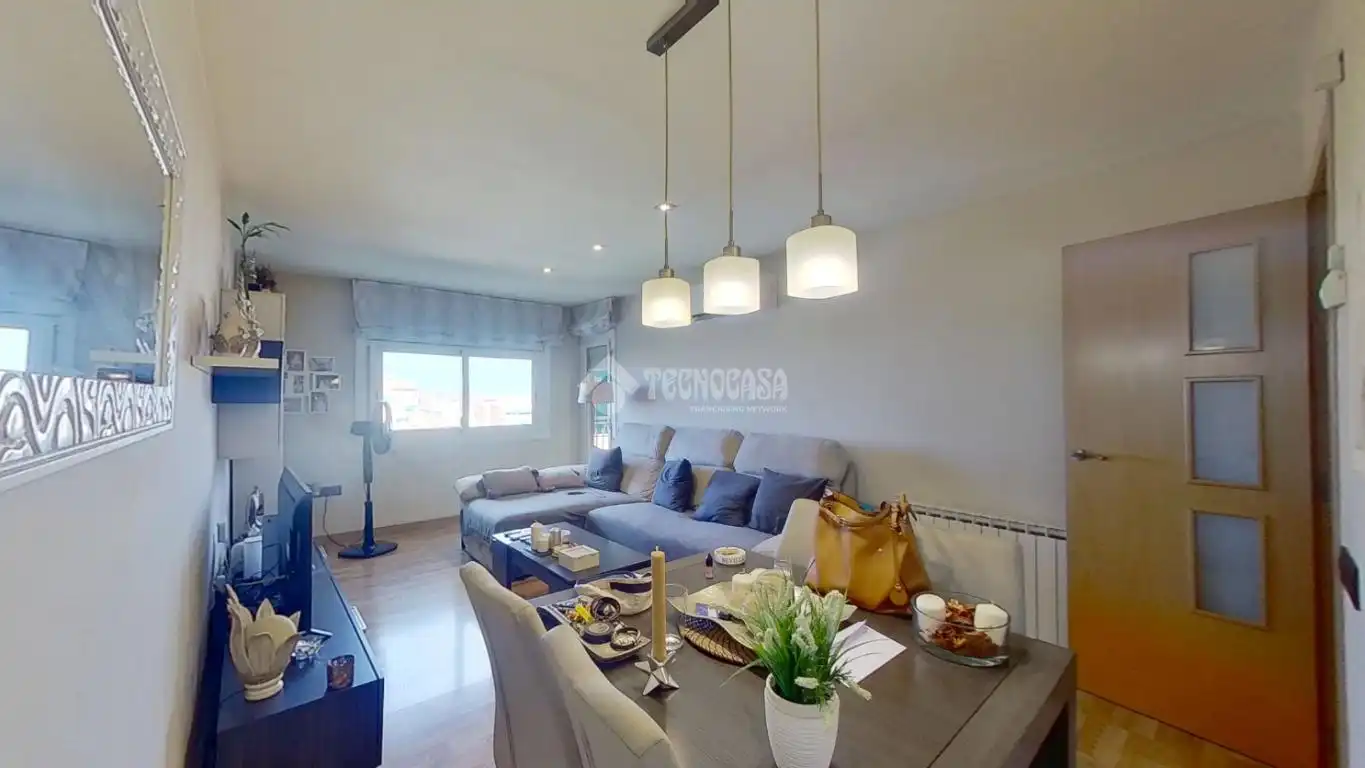 Living room of Flat for sale in Barberà del Vallès  with Air Conditioner, Heating and Parquet flooring