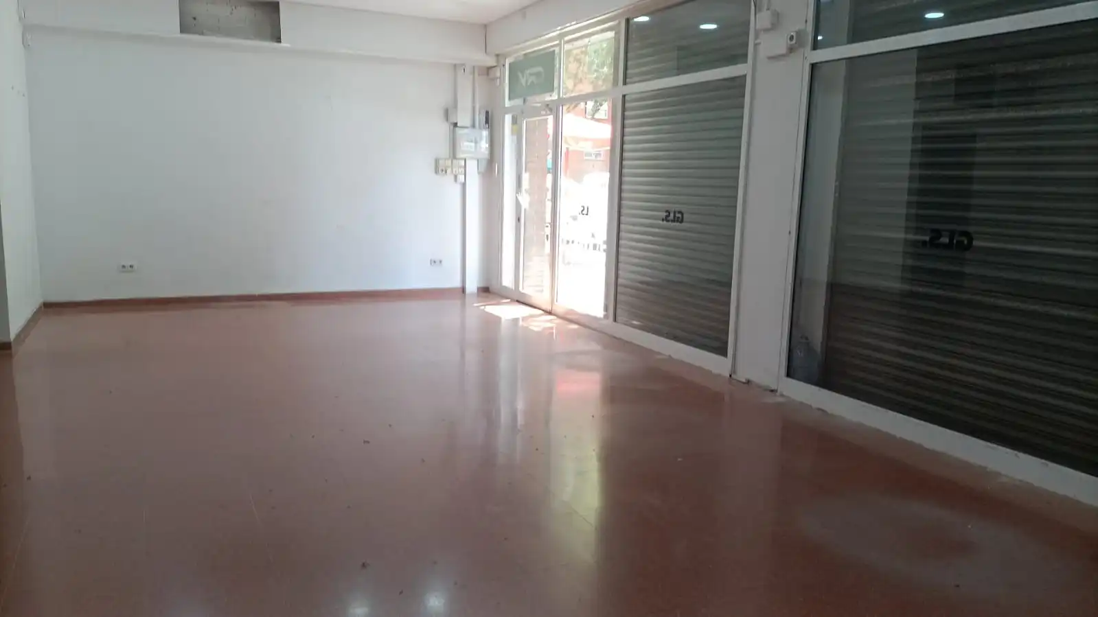 Local comercial de lloguer a Carrer de Salvador Espriu