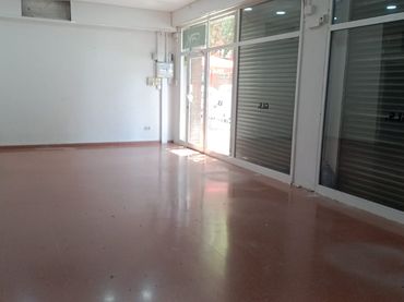 Local comercial de lloguer a Carrer de Salvador Espriu