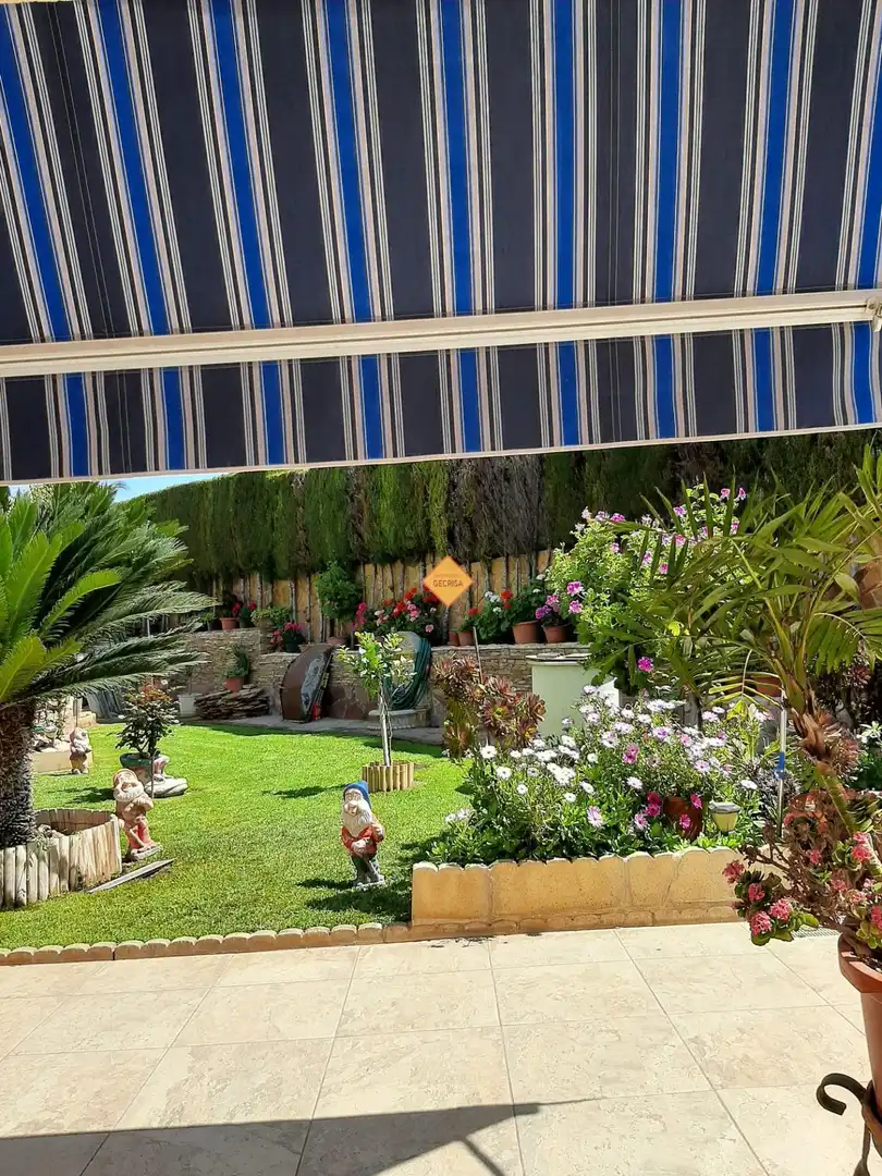 Jardí de Casa o xalet en venda en Paterna amb Aire condicionat, Calefacció i Jardí privat