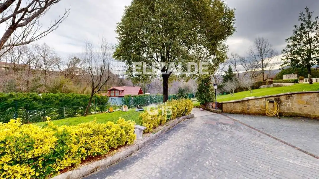 Vista exterior de Casa o xalet en venda en Hondarribia amb Calefacció, Jardí privat i Terrassa
