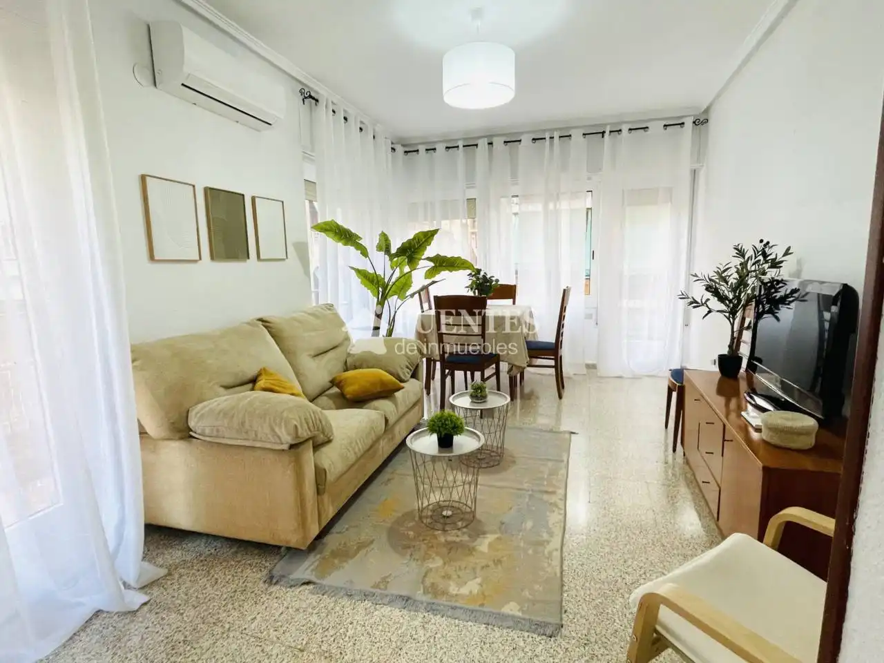 Sala d'estar de Pis en venda en Alicante / Alacant amb Aire condicionat, Terrassa i Moblat