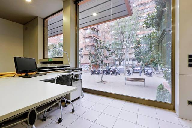 Local comercial en Venta en  EGUILAZ en Les Tres Torres